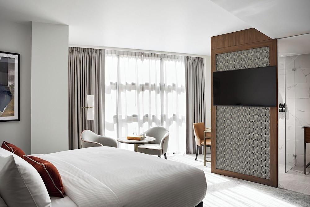 Crowne Plaza Sydney Darling Harbour - Tap to explore photos