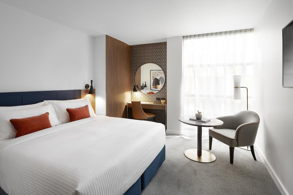 Crowne Plaza Sydney Darling Harbour - Tap to explore photos