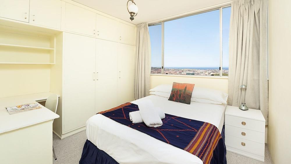Bondi Apt for 4 Panoramic Ocean - Tap to explore photos