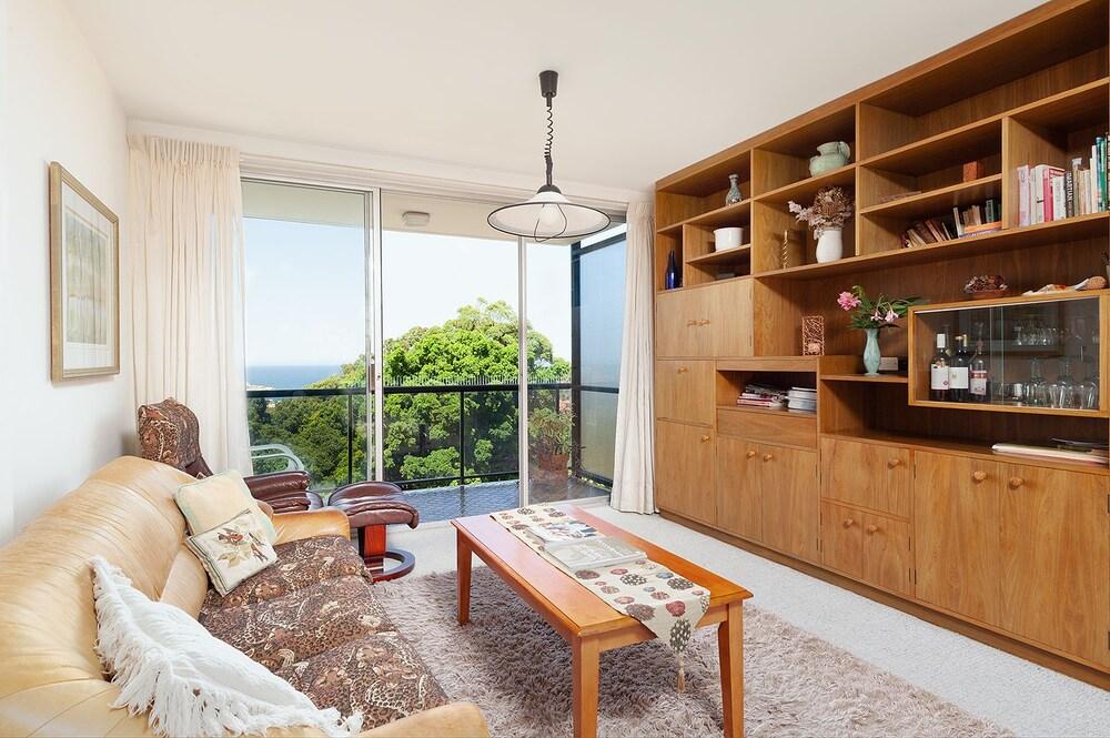 Bondi Apt for 4 Panoramic Ocean - Tap to explore photos