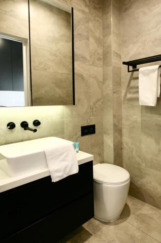 Lux Quiet Apartment in Potts Point - Tap to explore photos