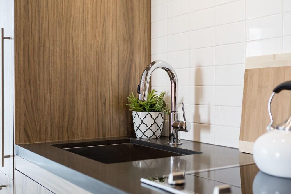 QuickStay - Enchantment in Yorkville - Yonge & Bloor - Tap to explore photos
