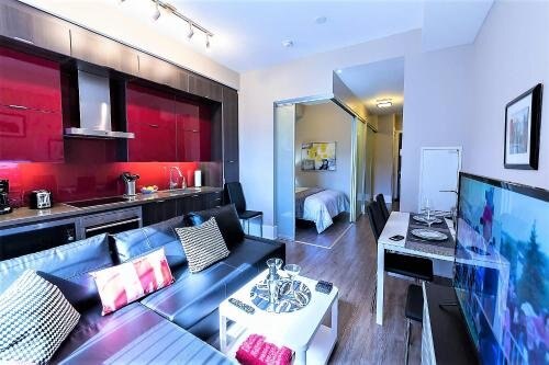 Upscale Suite at CN Tower, Metro Convention & Rogers Centre Room Type - One-Bedroom Apartment