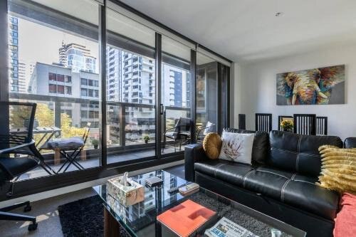 Melbourne CBD Luxury Views