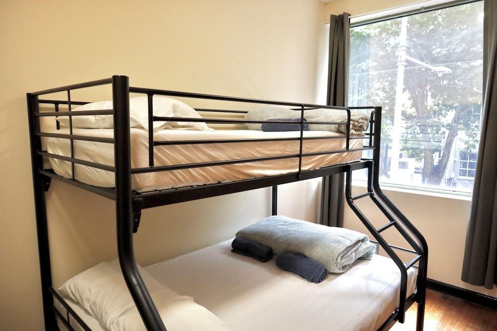 Melbourne city backpackers Room Type - Triple Room - Shared Bathroom