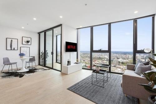 Luxuria Apartments - Avant - Tap to explore photos