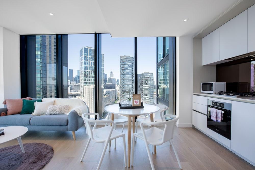 Central Melbourne 2br2bt APT on Collins St+parking - Tap to explore photos
