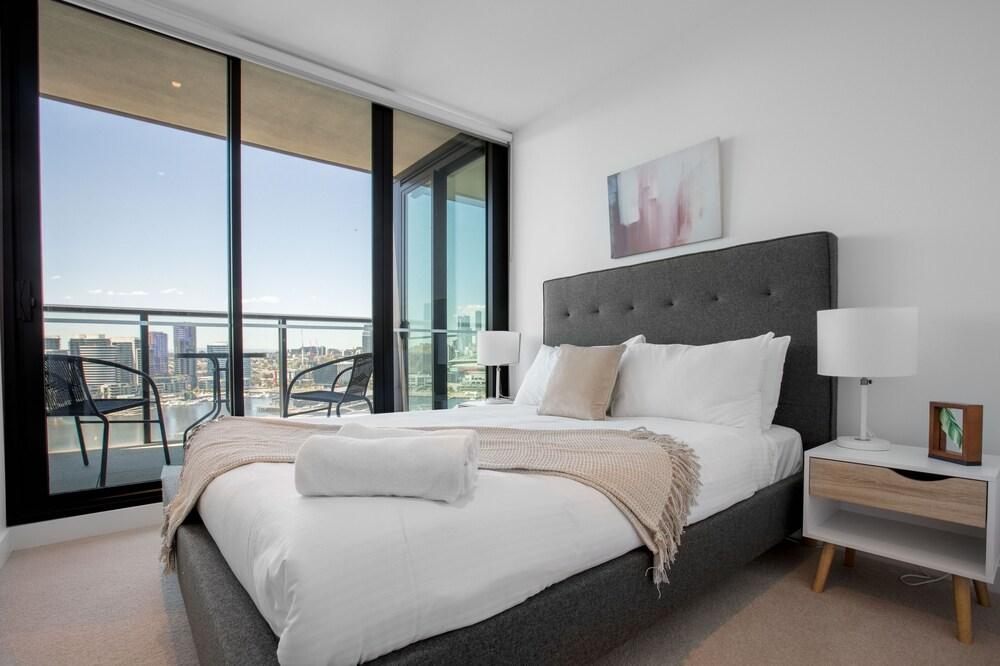 Central Melbourne 2br2bt APT on Collins St+parking - Tap to explore photos