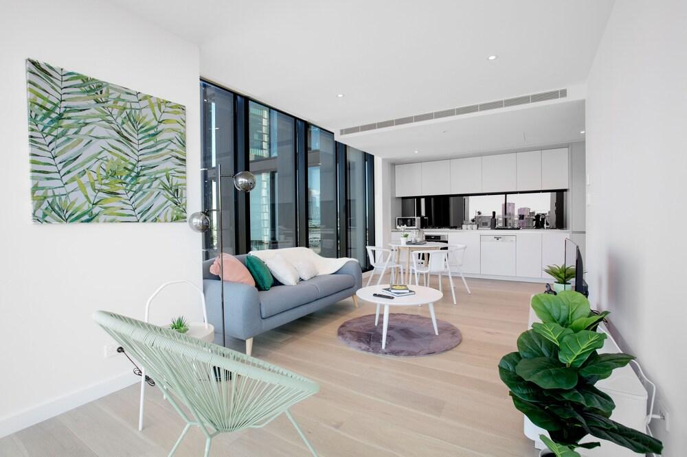 Central Melbourne 2br2bt APT on Collins St+parking - Tap to explore photos