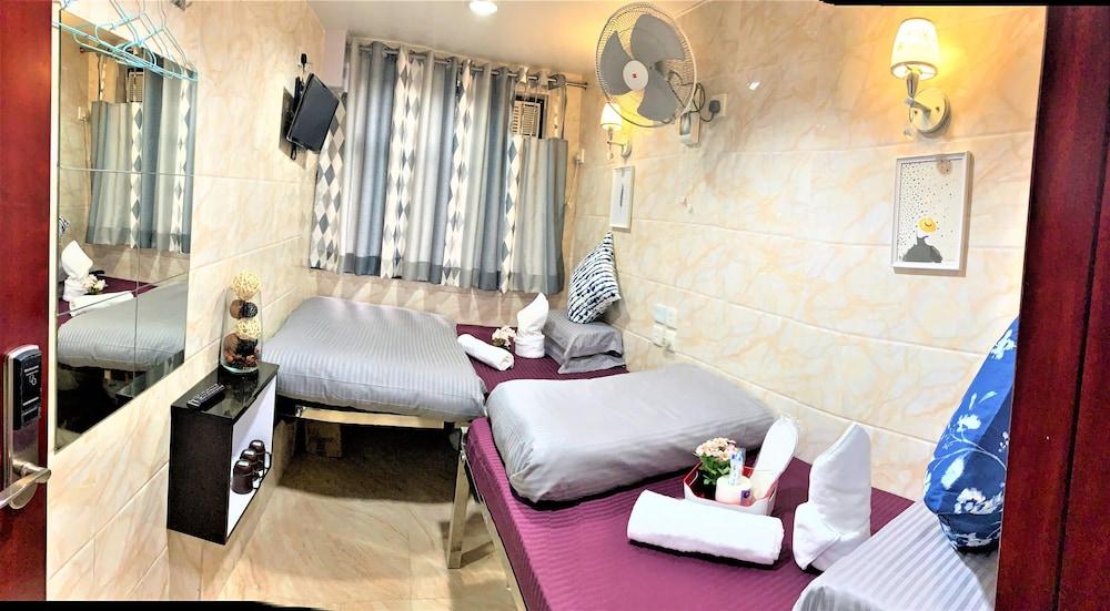 Metrocity Lounge Room Type - Deluxe Triple Room
