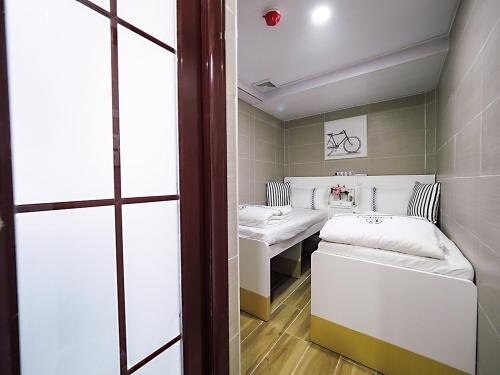 HK International Hostel Room Type - Standard Twin Room
