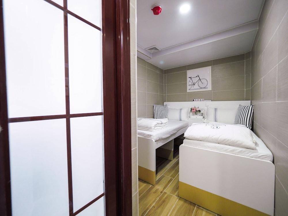 HK International Hostel Room Type - Twin Room