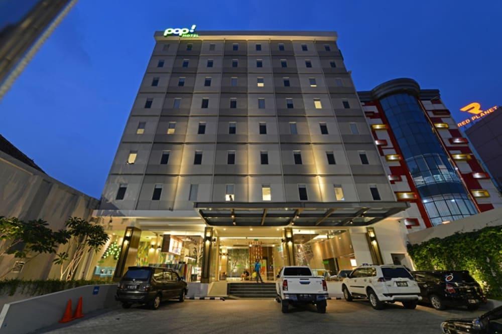 POP! Hotel Pasar Baru Jakarta - Tap to explore photos