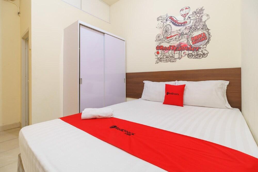 RedDoorz @ Tanjung Duren Room Type - Double Room