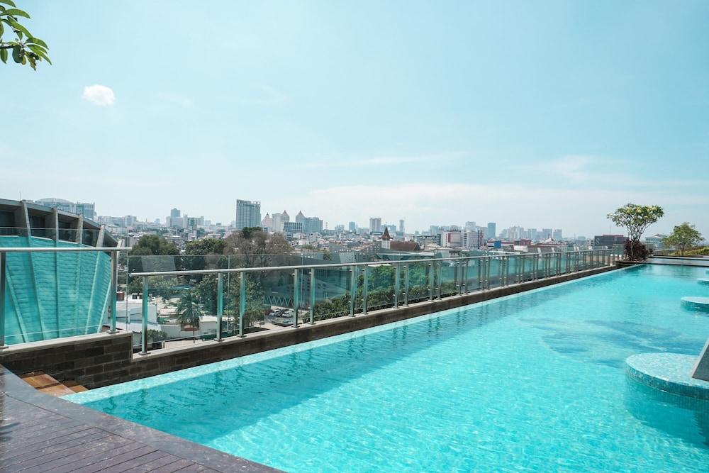 Luxurious Studio at Menteng Park Apartment