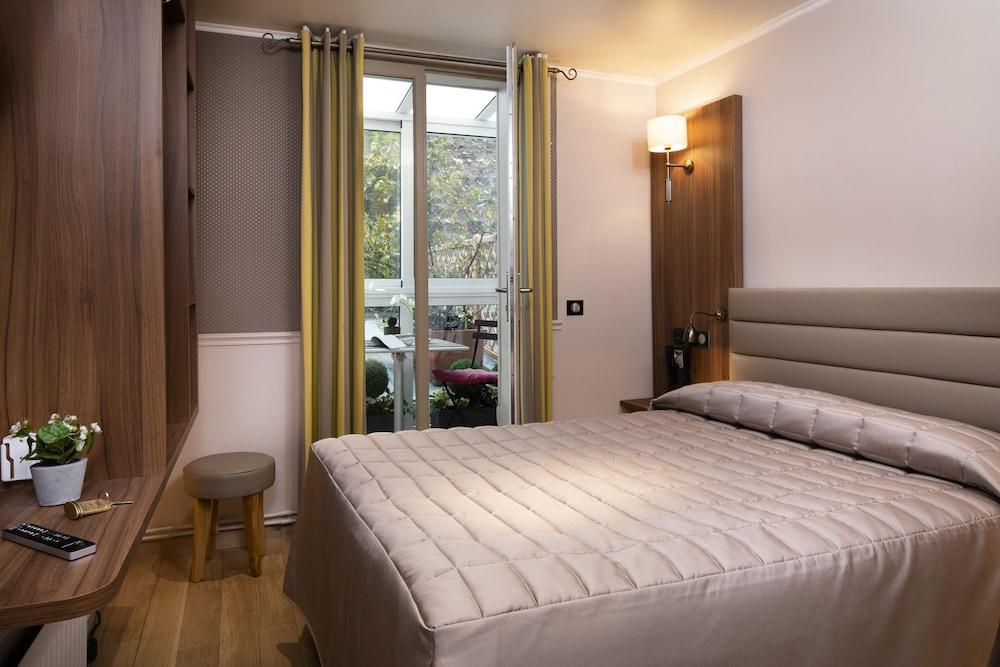 Hôtel de la Tour Eiffel Room Type - Superior Quadruple Room, 2 Connecting Rooms with Loggia Hôtel de la Tour Eiffel Room Type - Superior Quadruple Room, 2 Connecting Rooms with Loggia