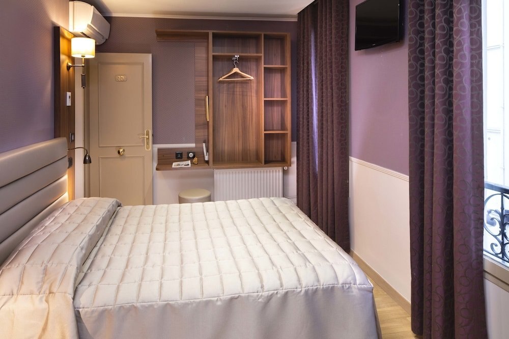 Hôtel de la Tour Eiffel Room Type - Triple Room Hôtel de la Tour Eiffel Room Type - Triple Room