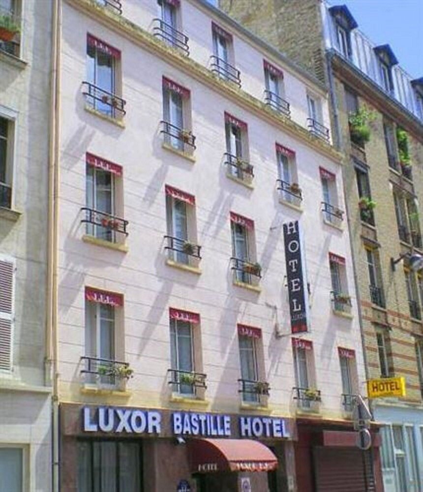 Luxor Bastille Hôtel - Tap to explore photos