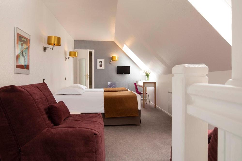 Hotel Le Hameau de Passy Room Type - Triple Room