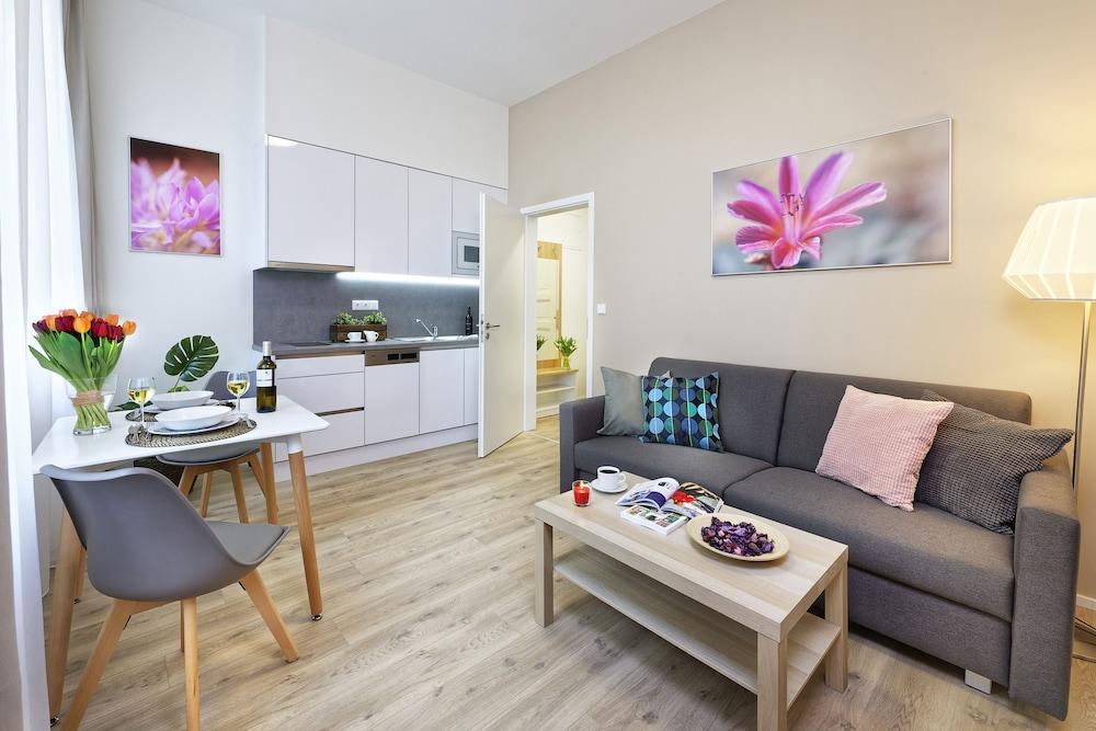 DownTown Suites Jugoslavska Room Type - Junior Apartment, 1 Queen Bed, Non Smoking, Balcony