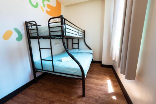 Flinders Backpackers Room Type - Budget Triple Room (Ages 18 plus)