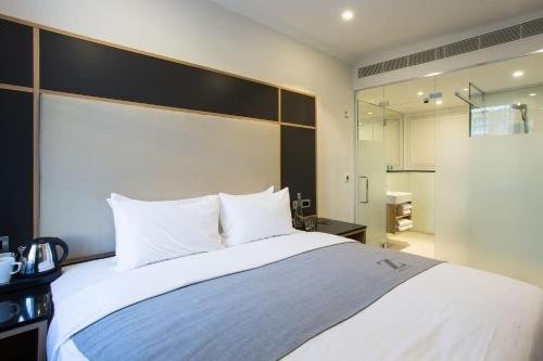 The Z Hotel Gloucester Place - Tap to explore photos