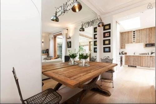 Retreat to a Stylish 1 Bedroom Flat in Chelsea - Tap to explore photos