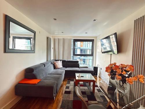 Canary Wharf Luxury Apartments - Tap to explore photos