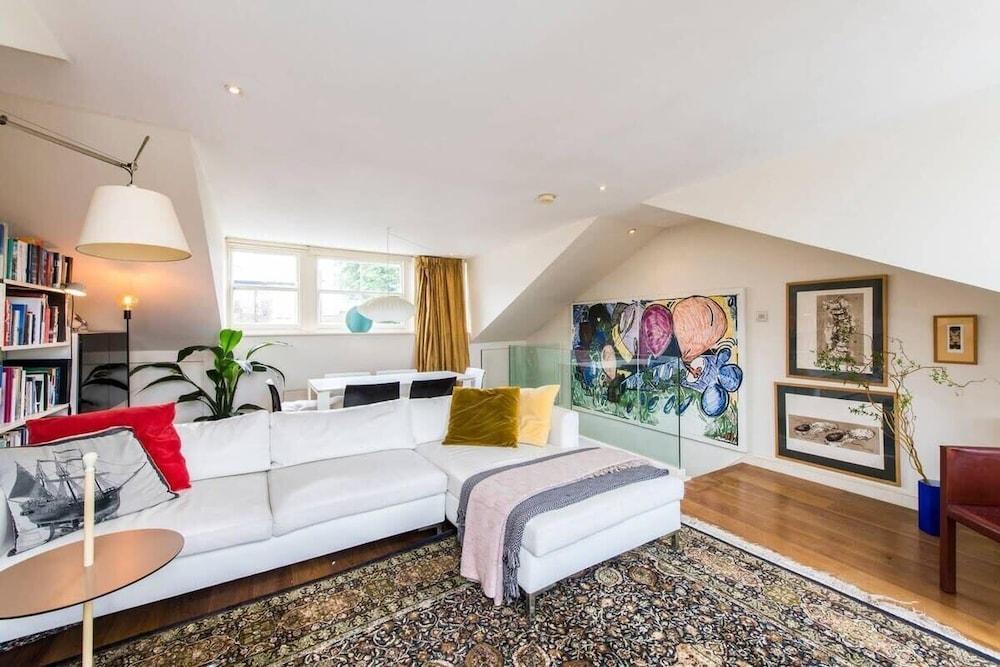 Unique 2bed Apartment, Portobello Rd - Tap to explore photos