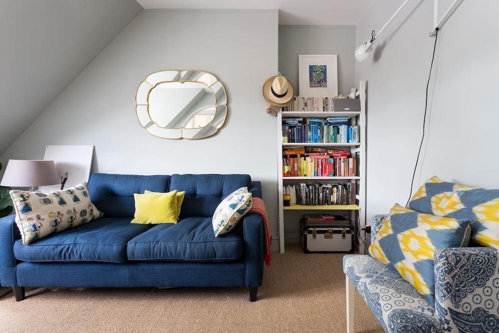 Delightful 1 bed Apartment in Shepherd's Bush - Tap to explore photos