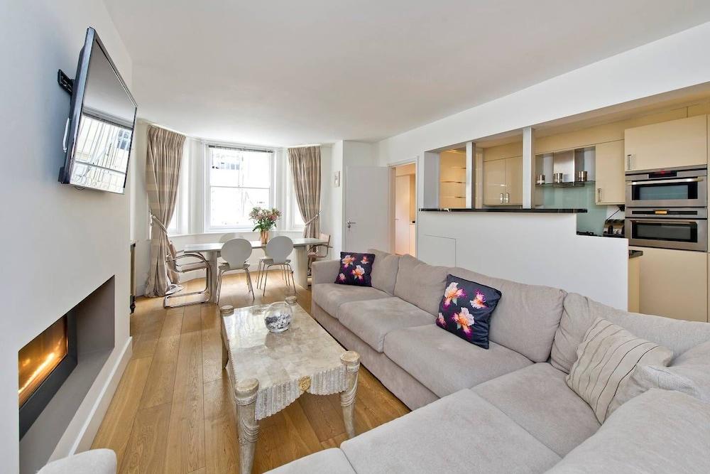 Fantastic 3 Bed Apartment In Earls Court - Tap to explore photos