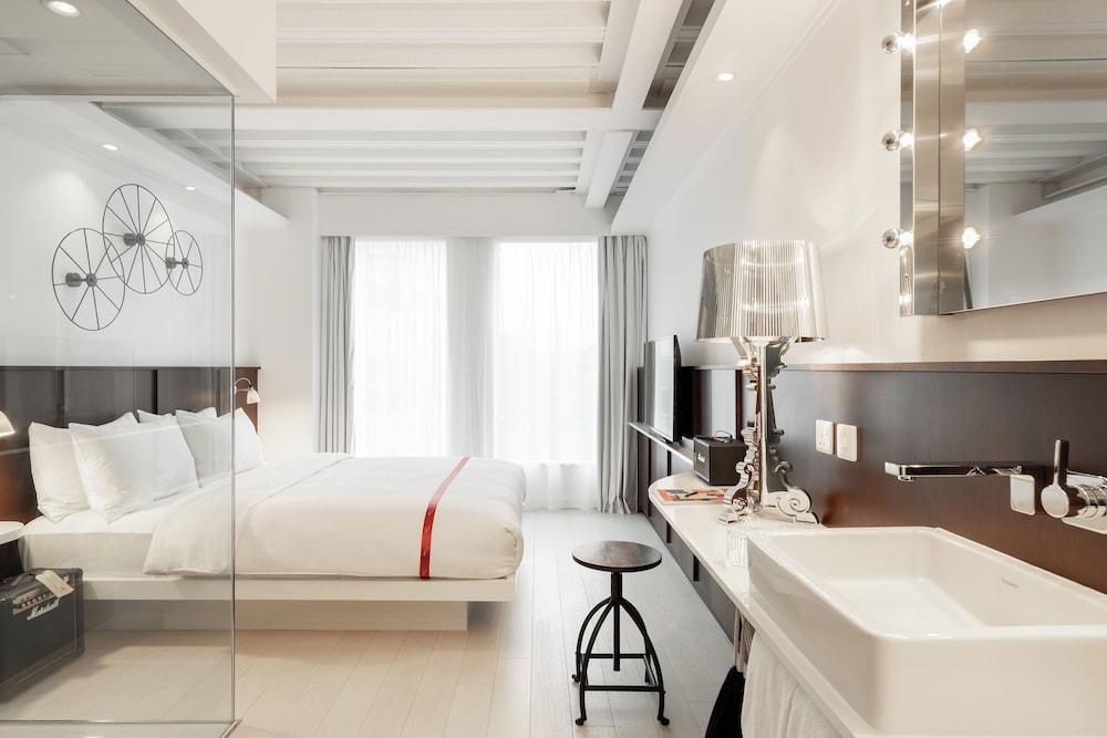 Ruby Lucy Hotel London Room Type - Lovely Room