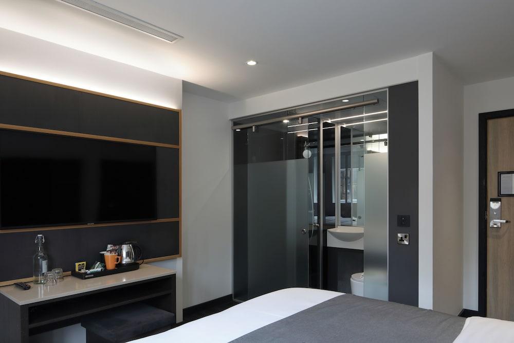 The Z Hotel Holborn - Tap to explore photos