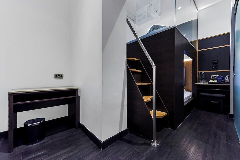 The Z Hotel Holborn Room Type - Club Family Queen Room