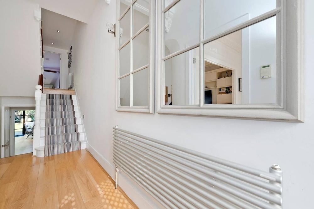 Bright & Spacious 5 Bed House in Charming Putney - Tap to explore photos