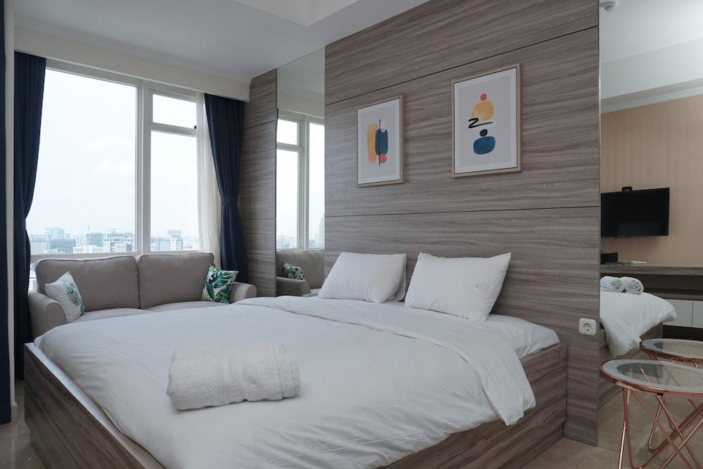 Cozy and Tranquil Studio Menteng Park Apartment