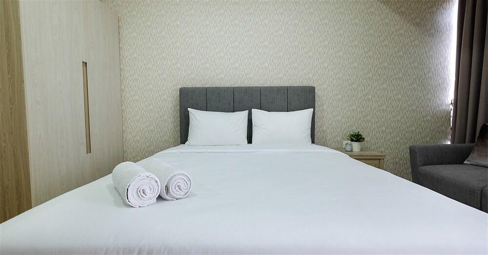 Minimalist Studio Menteng Park Apartment - Tap to explore photos