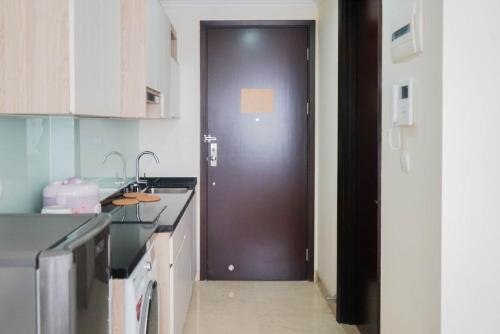 Minimalist Studio Menteng Park Apartment - Tap to explore photos