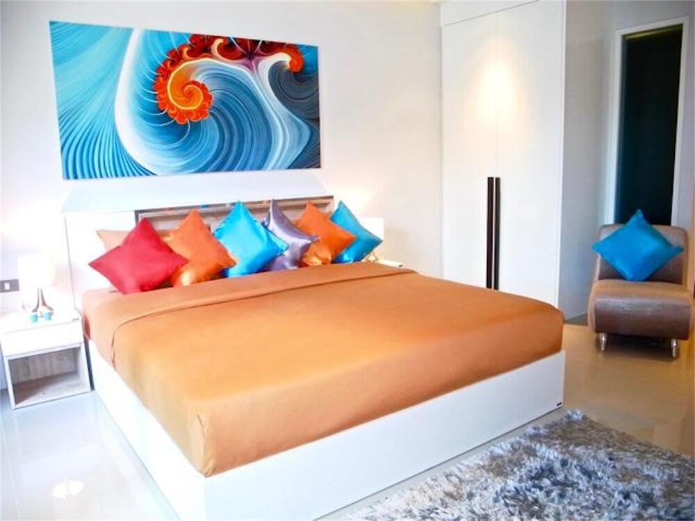 Emerald Patong New Studio with Balcony - Tap to explore photos