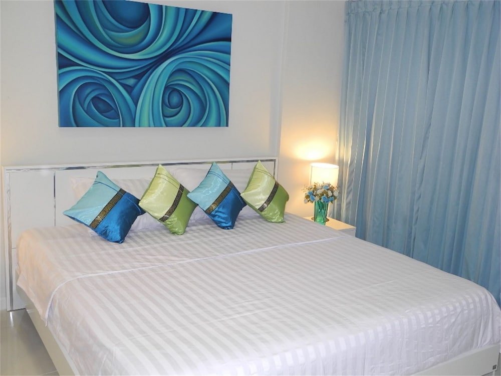 Kata Plaza 1 bedroom Centrical Apartment - Tap to explore photos