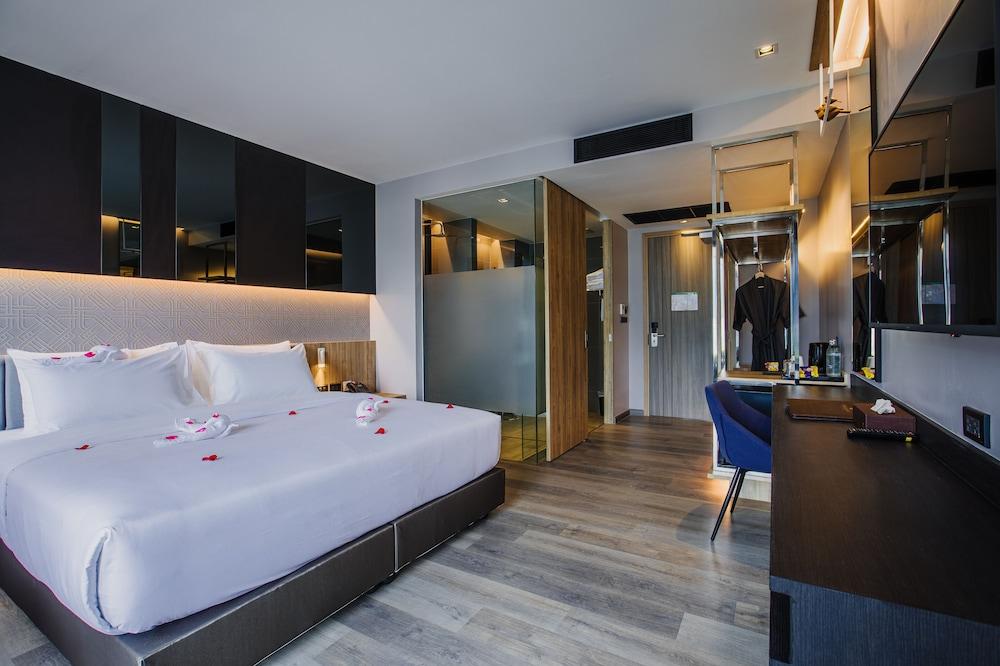 Rak Elegant Hotel Patong Room Type - Rak King Room with Balcony Rak Elegant Hotel Patong Room Type - Rak King Room with Balcony