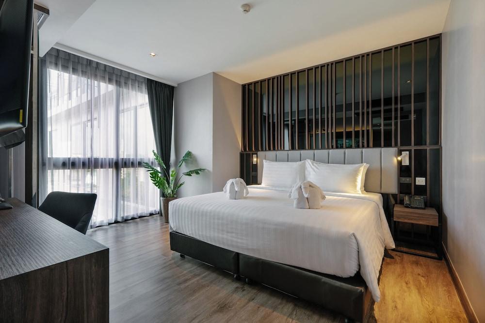 Rak Elegant Hotel Patong Room Type - Rak Suite Room with Kitchenette City View Rak Elegant Hotel Patong Room Type - Rak Suite Room with Kitchenette City View