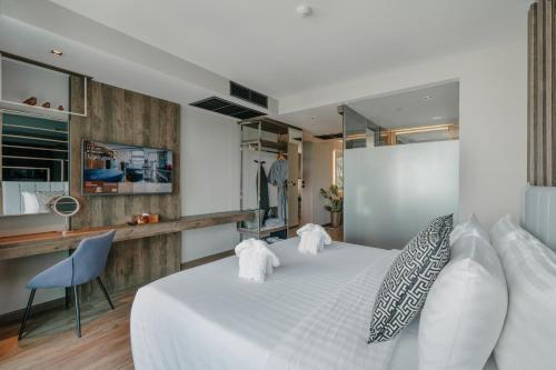 Rak Elegant Hotel Patong Room Type - Rak Studio Room with Kitchenette and Bathtub with Balcony