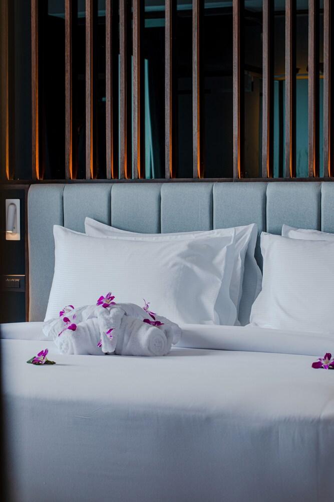 Rak Elegant Hotel Patong Room Type - Rak Studio Room with Kitchenette and Bathtub