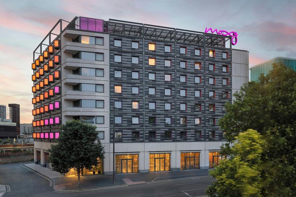 MOXY London Stratford - Tap to explore photos
