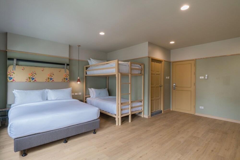 The Blanket Hotel Room Type - Family Suite with Adult Bunk Bed
