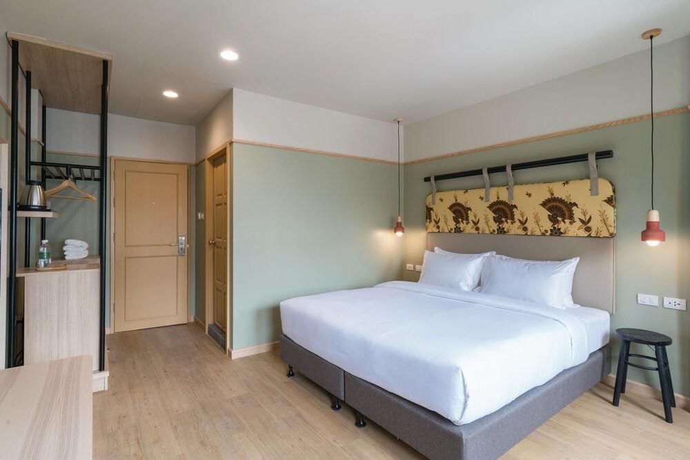 The Blanket Hotel Room Type - Deluxe King or Twin The Blanket Hotel Room Type - Deluxe King or Twin