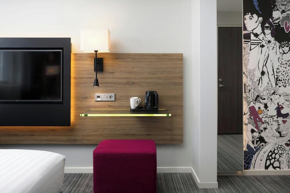 MOXY London Heathrow Airport by Marriott Room Type - Room, 2 Twin Beds