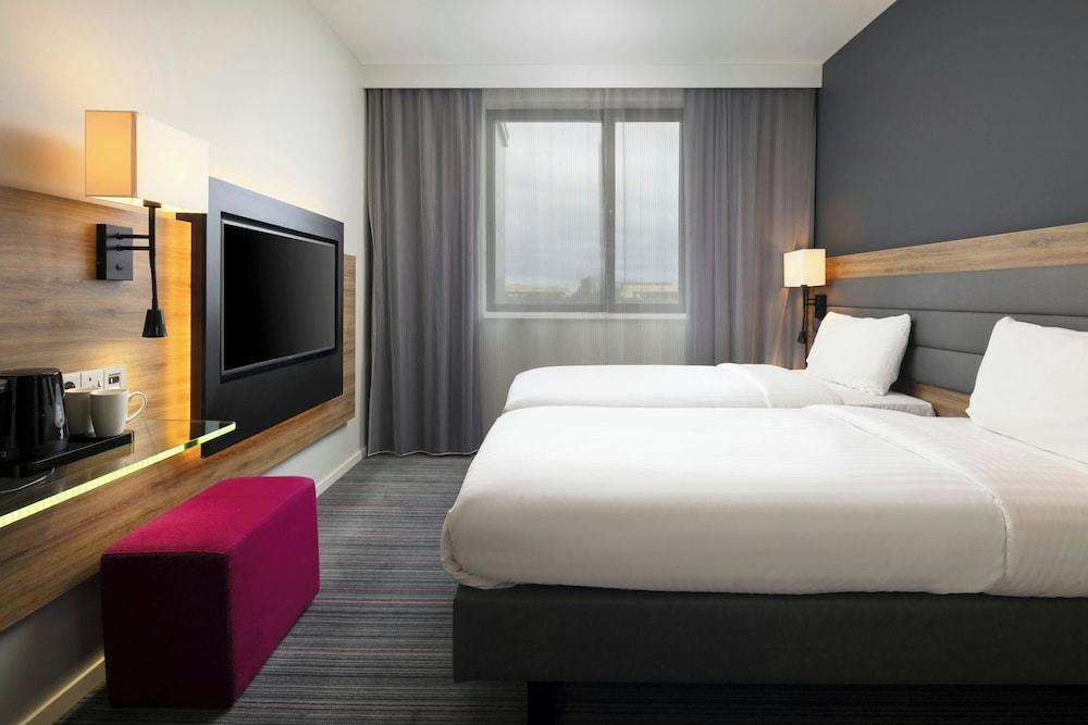 MOXY London Heathrow Airport by Marriott - Tap to explore photos