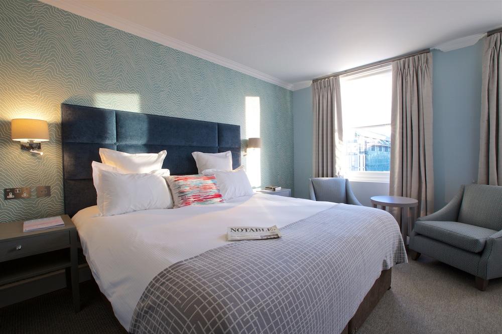 54 Queens Gate Hotel Room Type - Deluxe Double Room